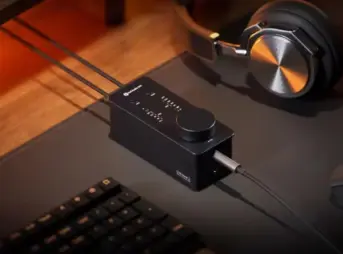ポータブルオーディオ機器が並んでいる